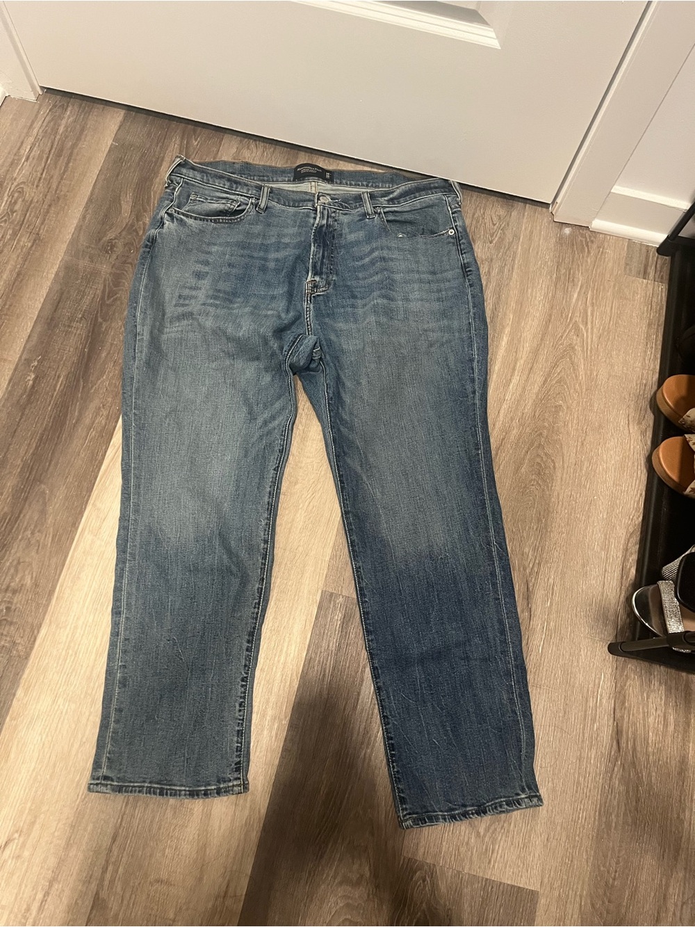 Abercrombie & Fitch Men's Washed Blue Athletic Straight Jeans
